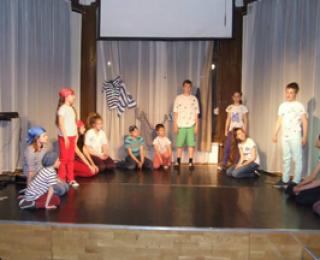 HOLDVILÁG KAMARASZÍNHÁZ - 30 ÉV!